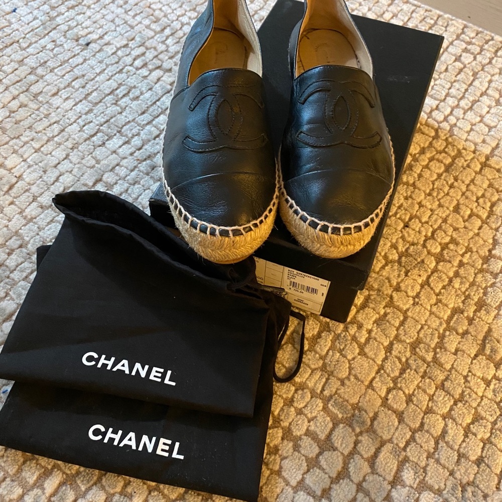 CHANEL BLACK LAMBSKIN ESPADRILLES (37) - Picture 3 of 8